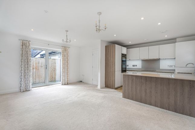 2 Arden Court, Arden Grove, Harpenden photo 2