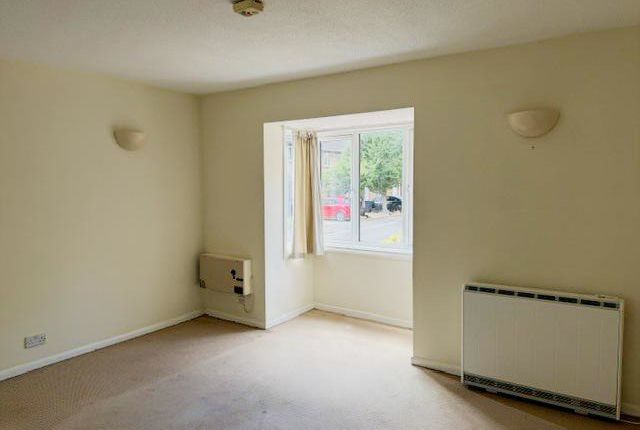 2, Saxon Close, Surbiton photo 3