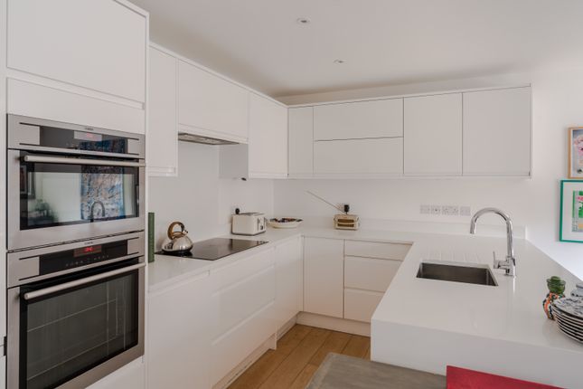 27C,, Sirdar Road, London photo 4