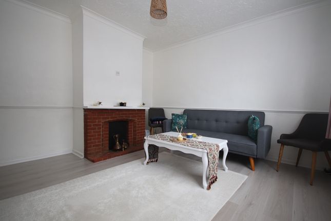 6, Cample Lane, South Ockendon photo 5