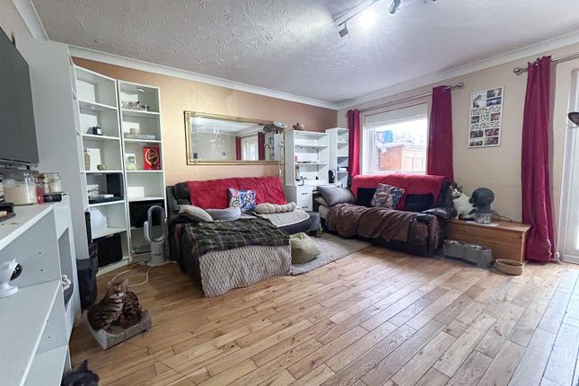 36, Barry Lynham Drive, Newmarket photo 2
