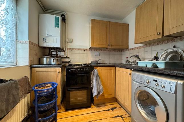 4 Holland Court, Biscot Road, Luton photo 5