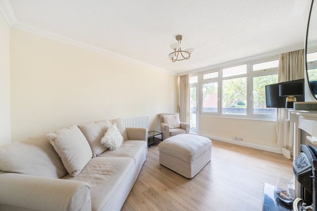 2-bed house on 251, Friern Road, London, £2,000/mo