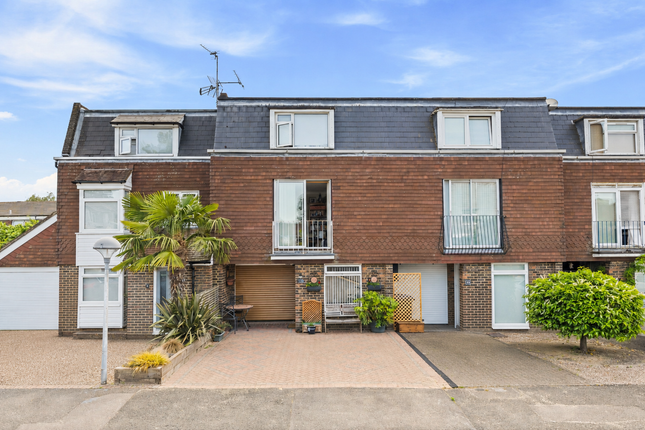 3-bed house on 10, Manor Close, Storrington, £360,000