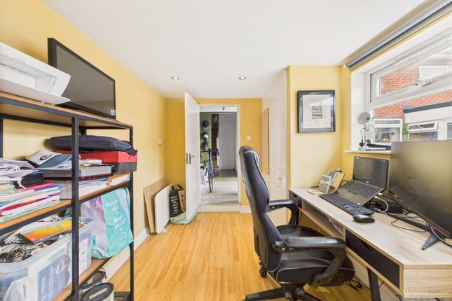 Bedroom/Home Office