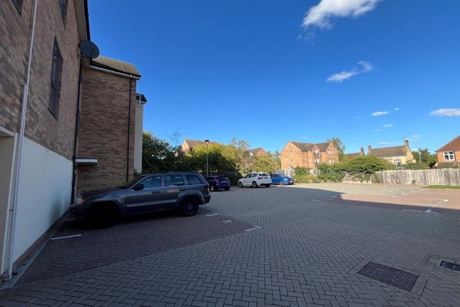 St. Johns Close, Peterborough photo 3