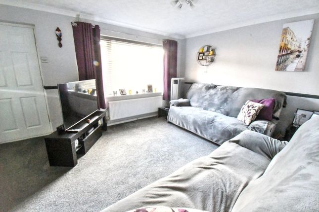 92, Mepham Road, Bedford photo 2