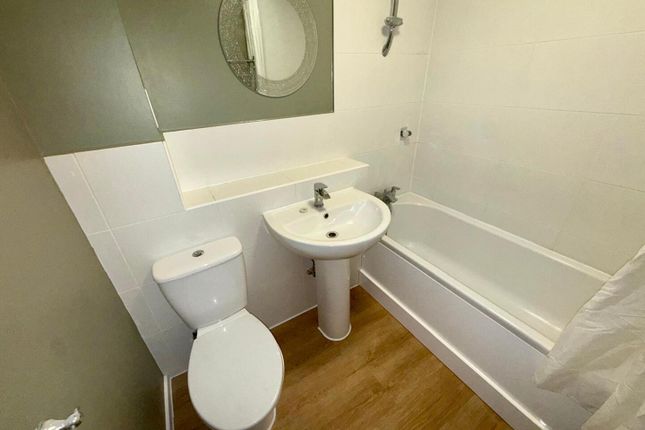 Flat 11, Spicer Court, Stanley Road, Enfield photo 3