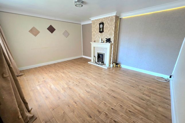 13 Wern Deg, Bridgend photo 4