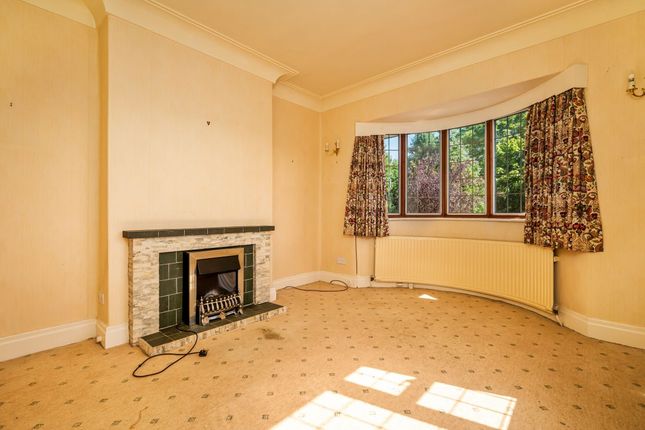 47 Moorcroft Road, Bradford photo 4