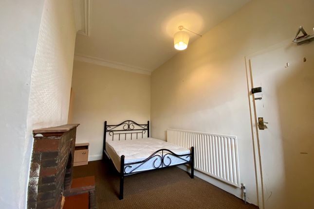 Royal Park Avenue, 20, Leeds photo 3