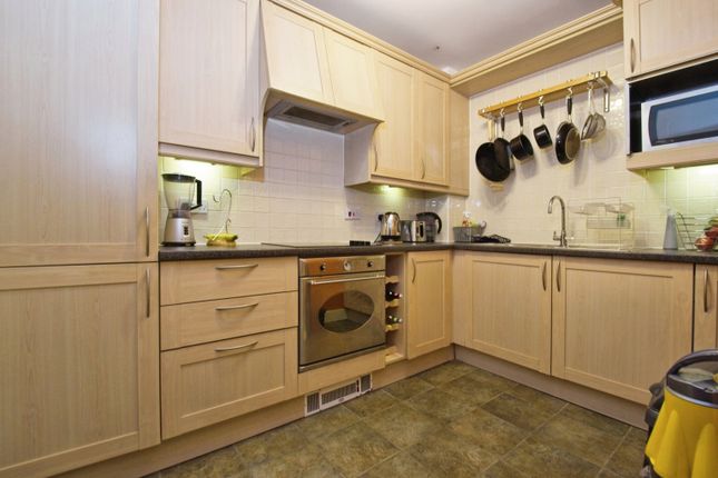 21, St James Mansions, Mount Stuart Square photo 2