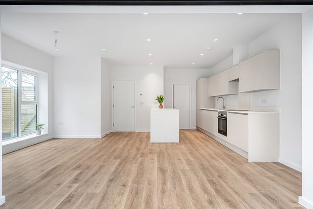 14 The Gardens, Church Hill, Caterham photo 2