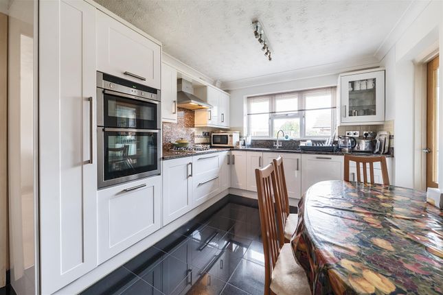 42, Palmerston Avenue, Slough photo 4