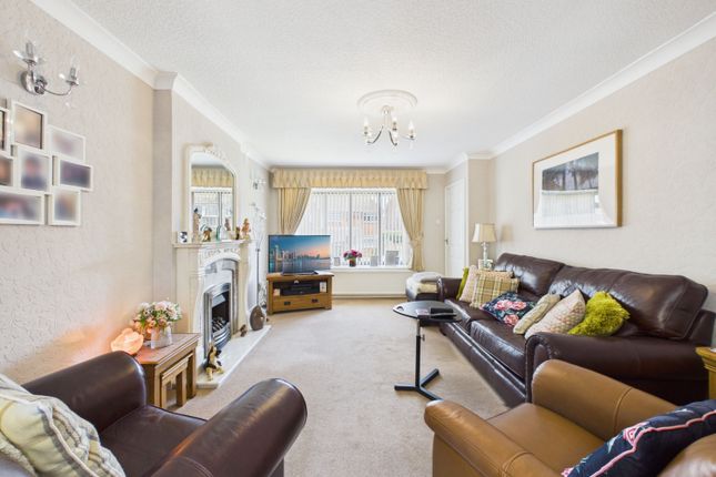 7, Sandmead Close, Leeds photo 3