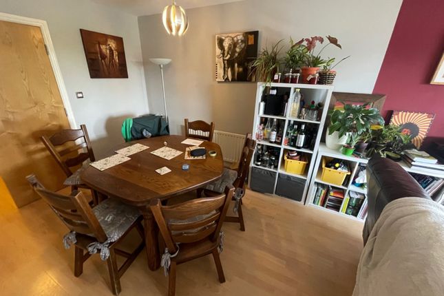 100, Carisbrooke Road, Leeds photo 5