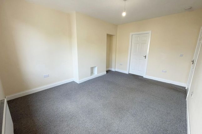 24 Loudon Street, Strathaven, ML10 6LY, Strathaven photo 3