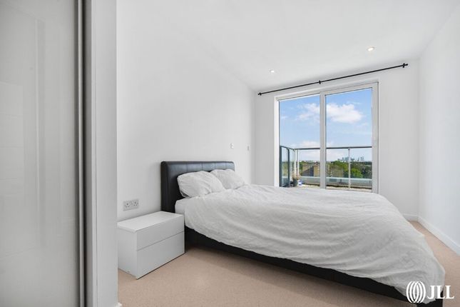 Flat for sale in Waterside Apartments, Goodchild Road