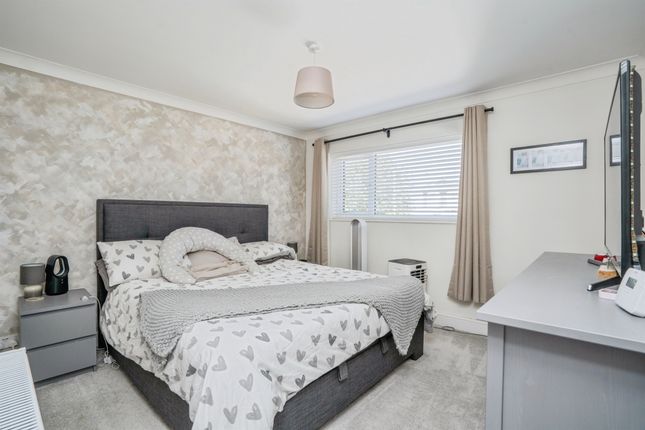 7, St. Denys Walk, Havant photo 4