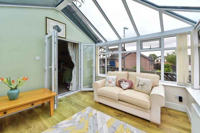 35, Foxcroft Drive, Sheffield photo 4