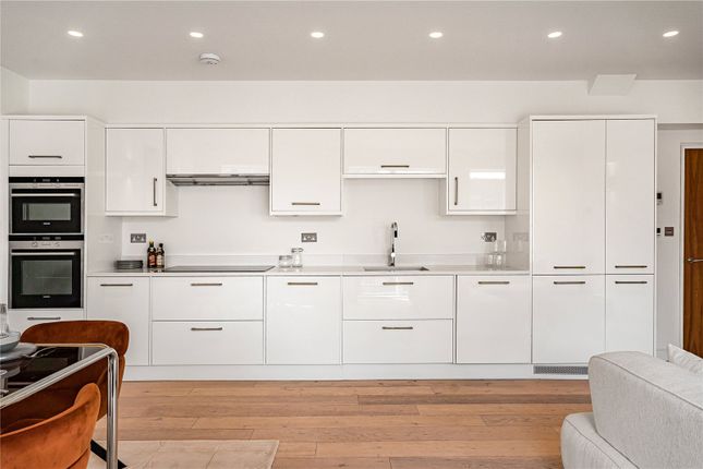 Flat 9, 1, Curtain Place, London photo 2