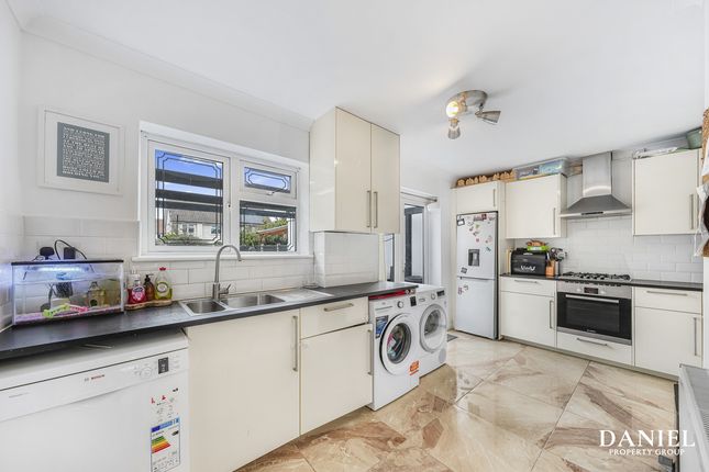 8, Victoria Close, Basildon photo 3
