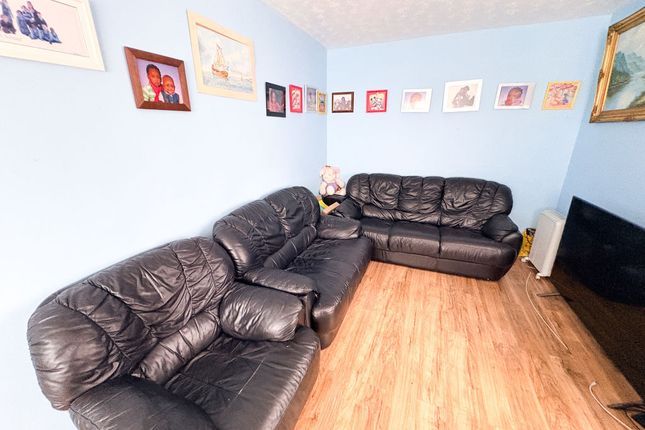 21, Britannia Gardens, Westcliff-On-Sea photo 5