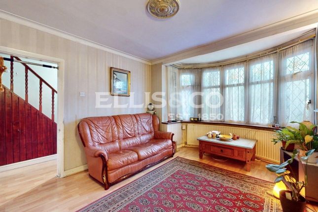 3, Runnymede Gardens, Greenford photo 3