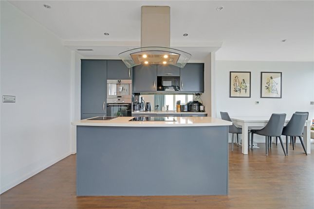 Flat 84,, The Oxygen Apartments, Royal Victoria Dock, London photo 4