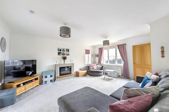 8, Tirydderwen, Llanelli photo 4