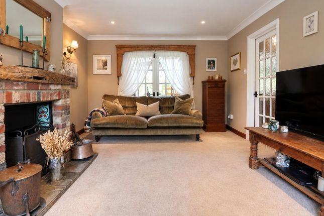 4, Broomhill, Farnham photo 4