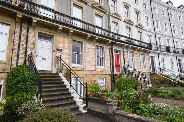 Flat for sale in Royal Crescent, Whitby