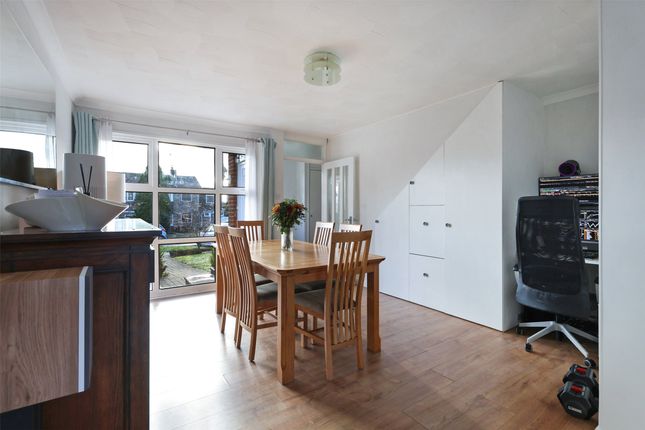 7, Greenacres, Surrey photo 3