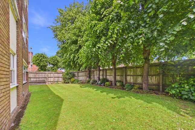 281, Warren Farm Road, Birmingham photo 3