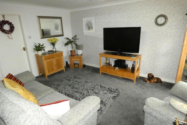 16, Folkestone Close, Preston photo 2