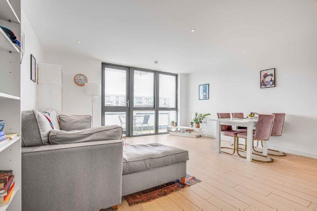 Flat for sale in Ann Street, London