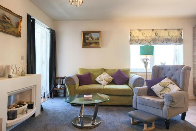 2, Wain Close, Penarth photo 4