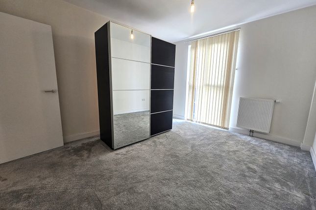 Flat to rent in Hatton Road, Wembley