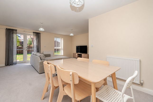 54, Heren Lane, Milton Keynes photo 3
