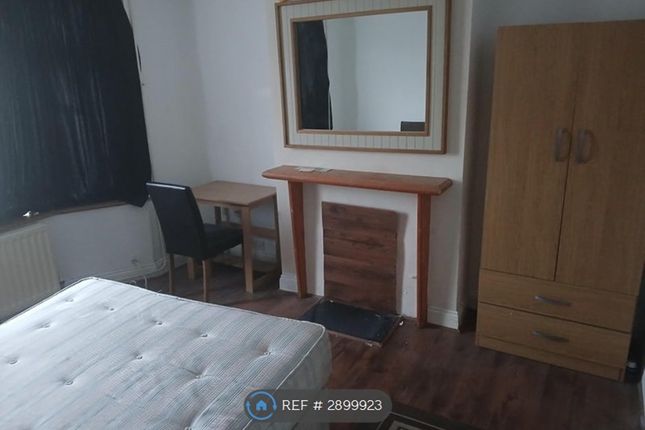 Royal Lane, Yiewsley, West Drayton photo 2
