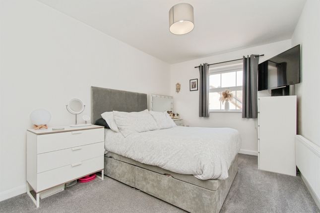 16, Kitson Road, Castleford photo 4