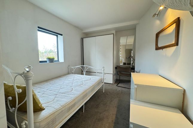 Thumbnail Flat to rent in Archway Road, London