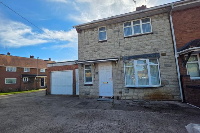 2-bed house on 61, Walsall, £975/mo