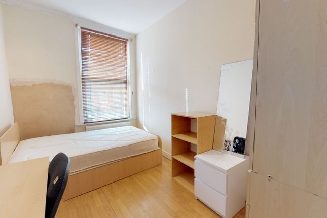 Terraced house to rent in Ebberston Terrace, Hyde Park, Leeds