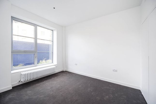 Flat for sale in Goodluck Hope, Canary Wharf, London