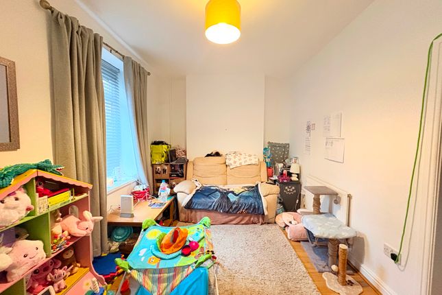 2 Edward Street, Bridgend photo 4