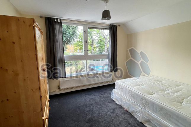 34 Goldman Close, Goldman Close, London photo 2