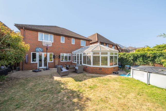 27, Highfields, Westoning photo 4