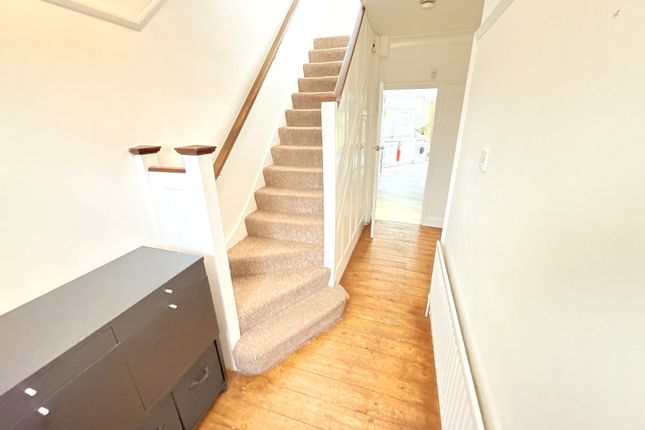 197 Brunswick Park Road, London photo 2