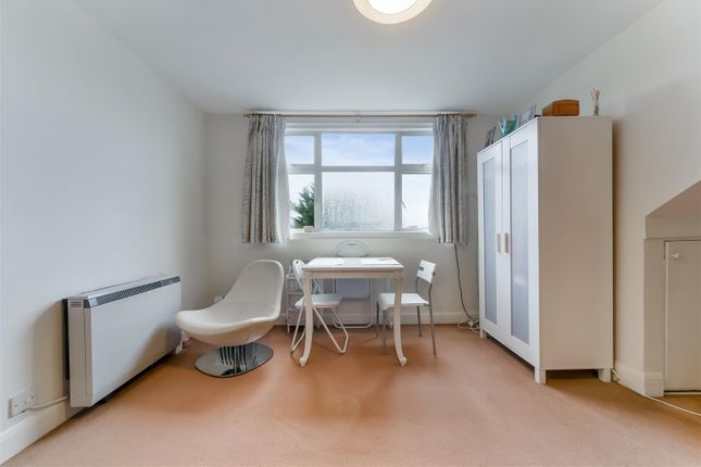 Studio for sale in Robinson Road, Colliers Wood, London